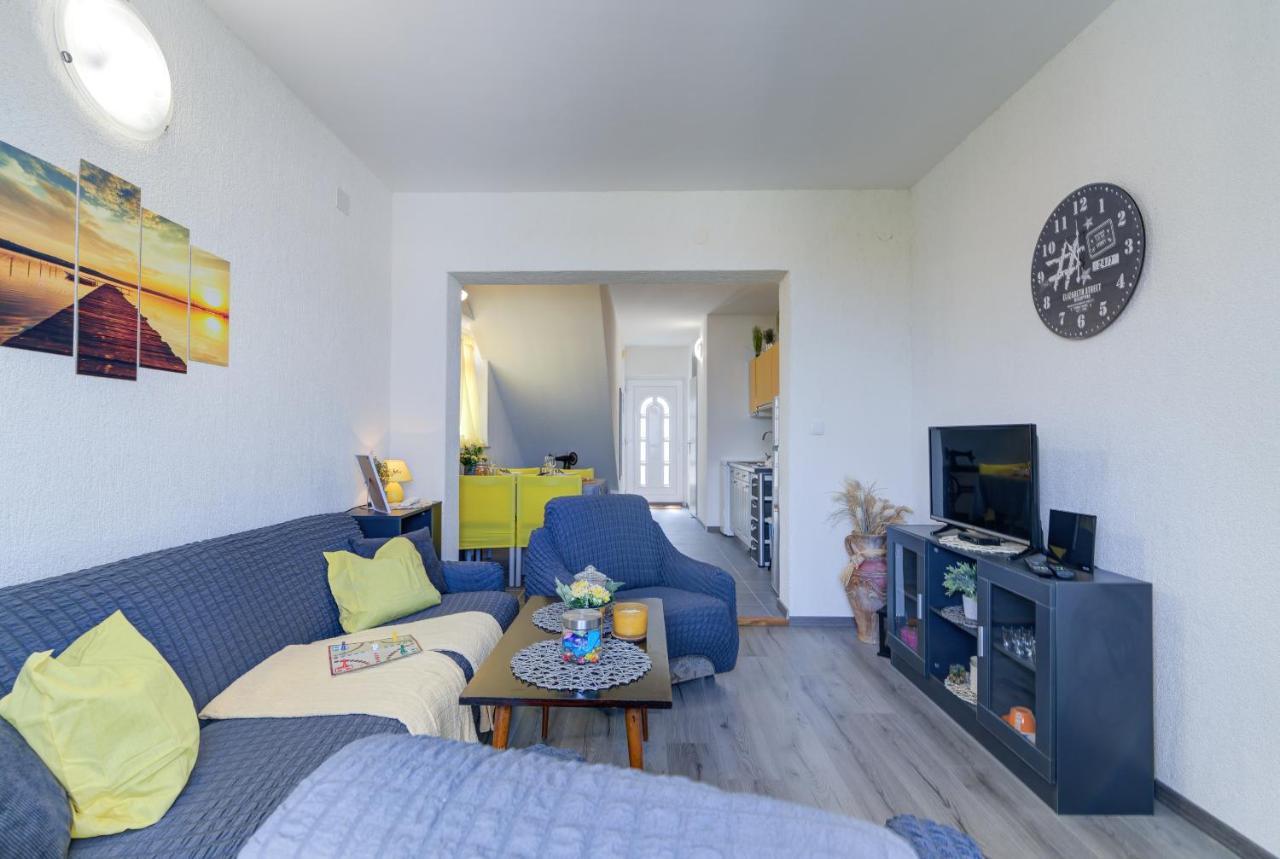 Apartman Sunce 塞尼 外观 照片