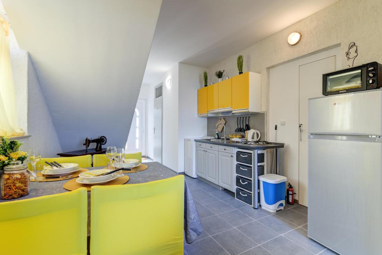 Apartman Sunce 塞尼 外观 照片