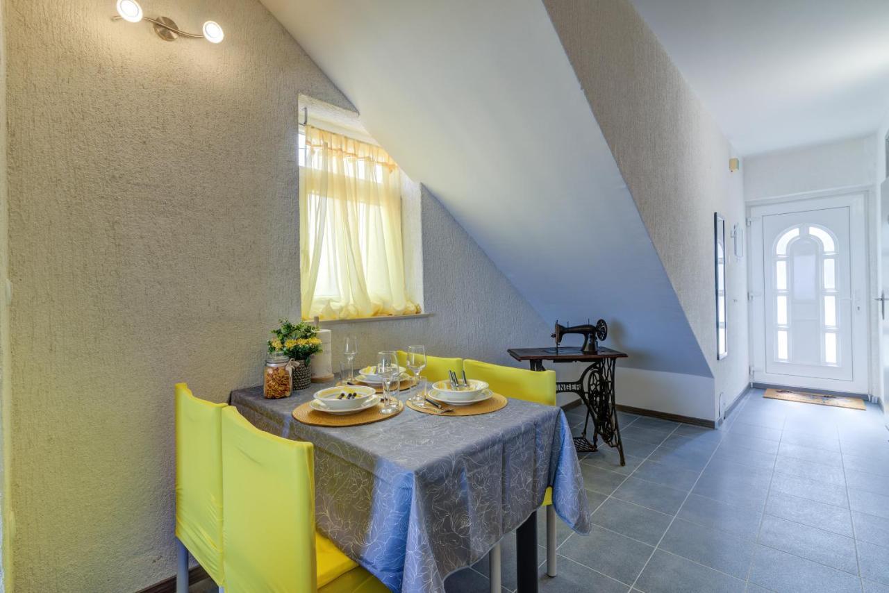 Apartman Sunce 塞尼 外观 照片